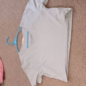 Loose fit mint green t-shirt. Size m